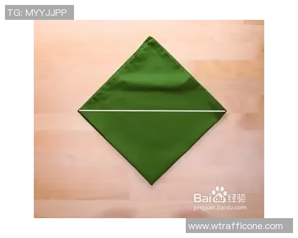 如何用纸折叠小足球球星盒步骤与技巧详解